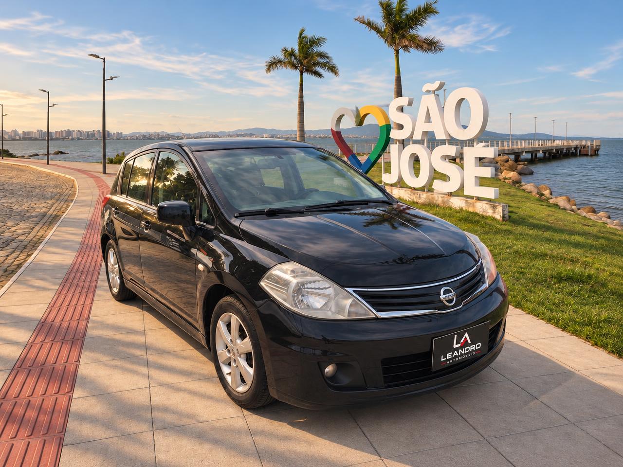 Nissan Tiida 1.8 na orla de São José