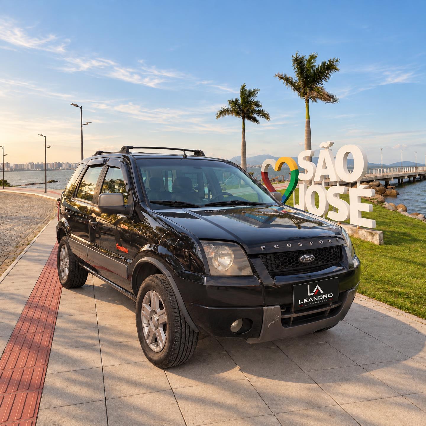Ford EcoSport XLT Freestyle 1.6 na orla de São José